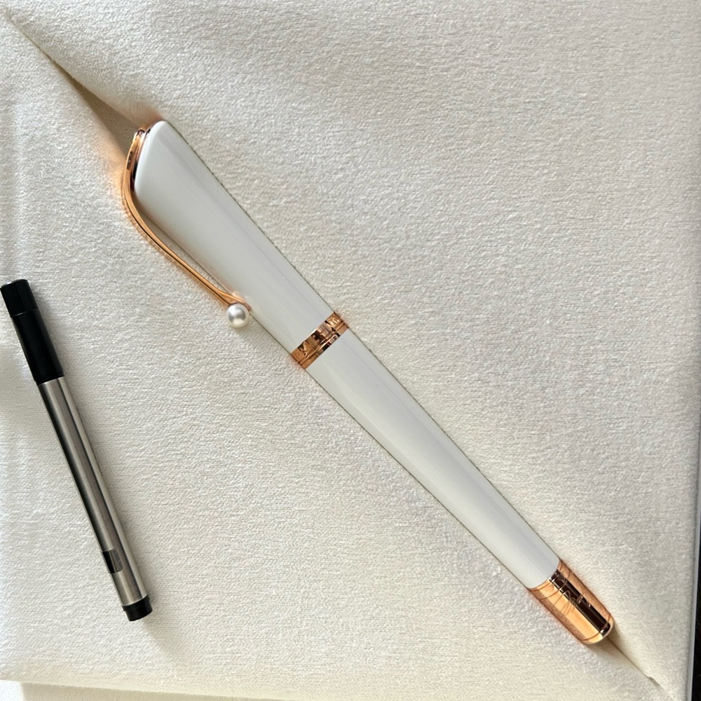 Montblanc Muses Marilyn Monroe Special Edition Pearl Rollerball